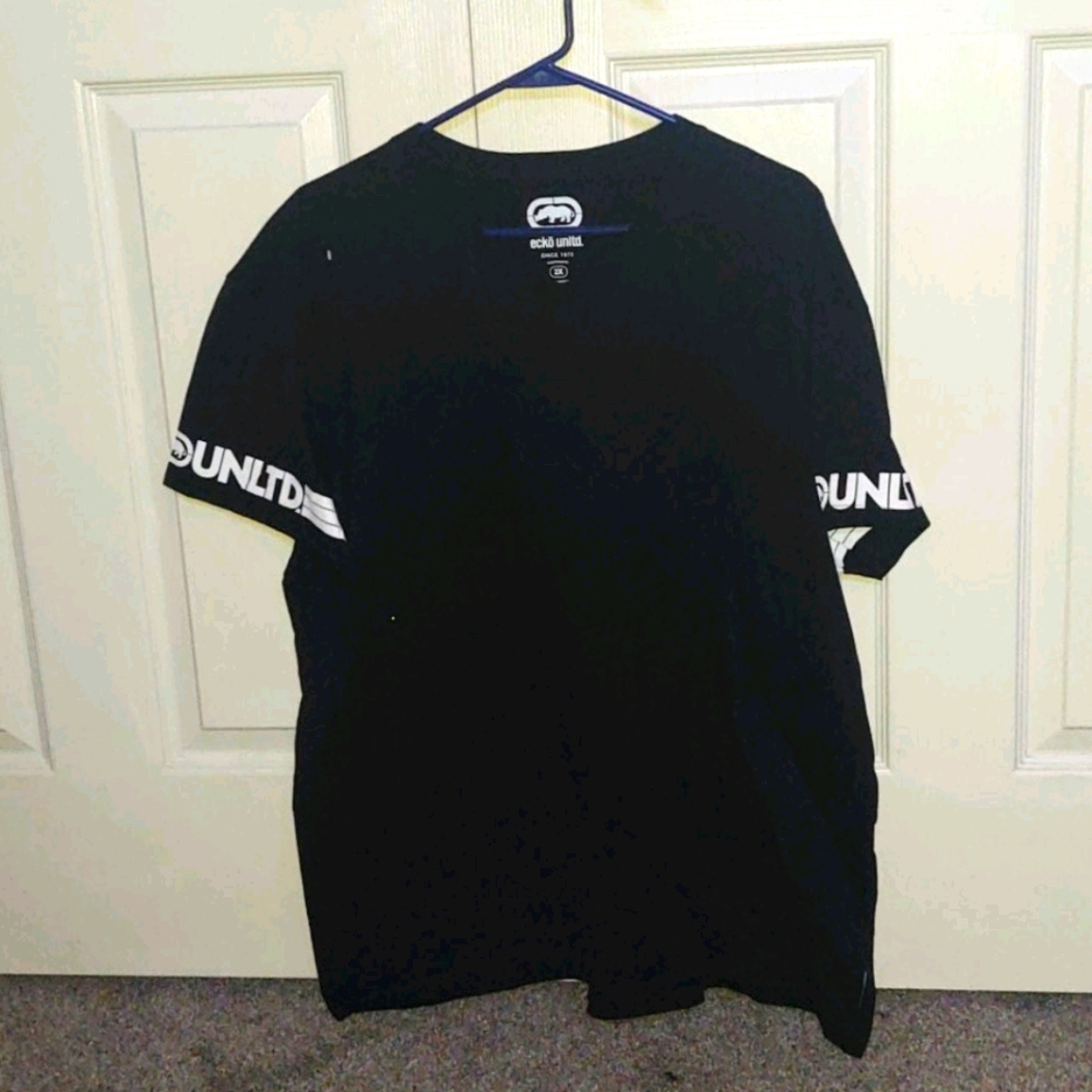 Ecko untld Black v neck t-shirt